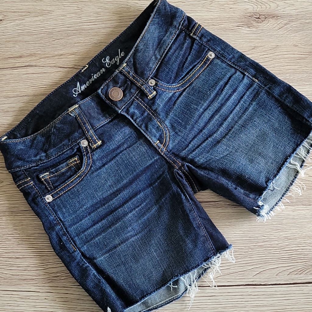 American Eagle Lowrise Cutoff Denim Size 00